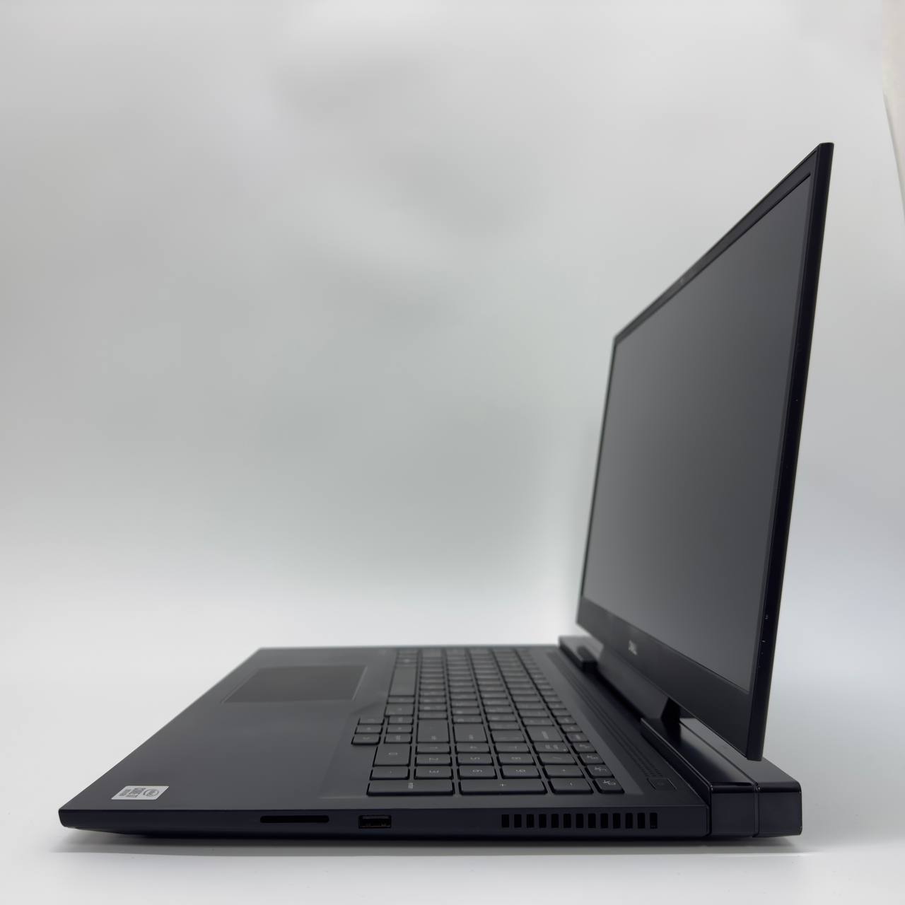 Игровой ноутбук Dell G7
